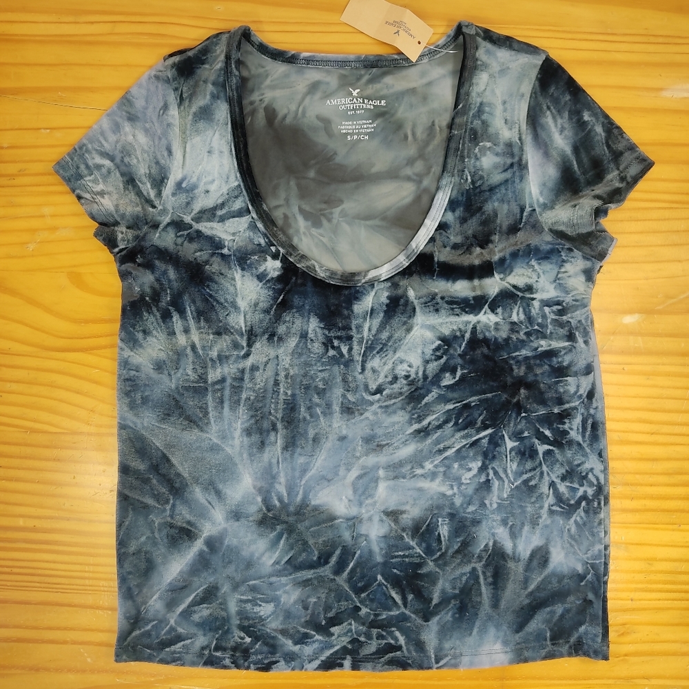American Eagle NWT Velvet Blue Tee